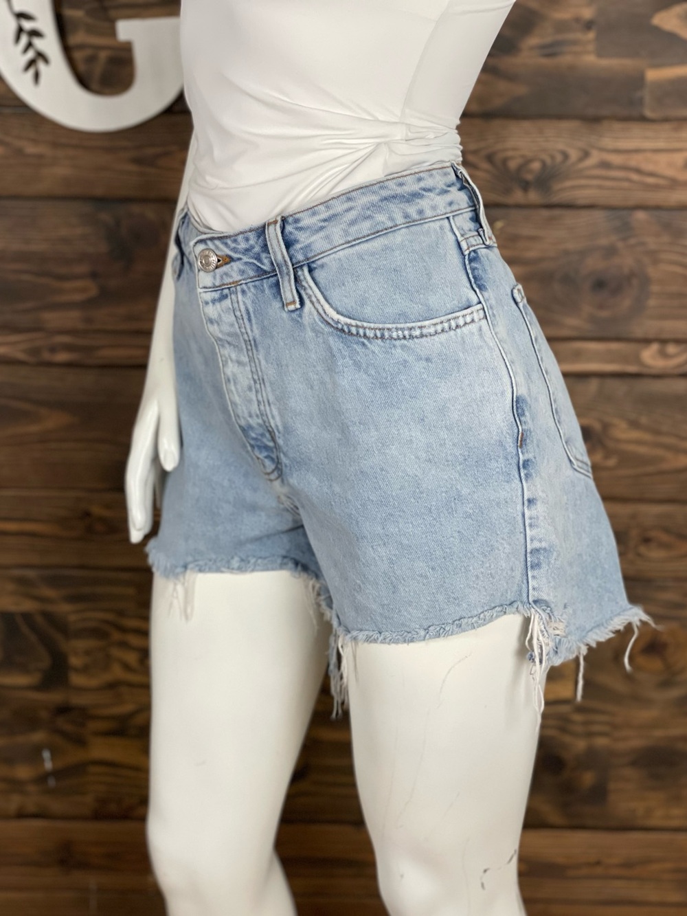 Forever 21‎ | Classic High-Rise Light Wash Cutoff Denim Shorts Raw Frayed Edge